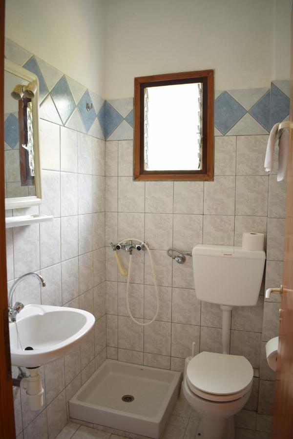 Nikis Rooms Kalamakia Exterior photo